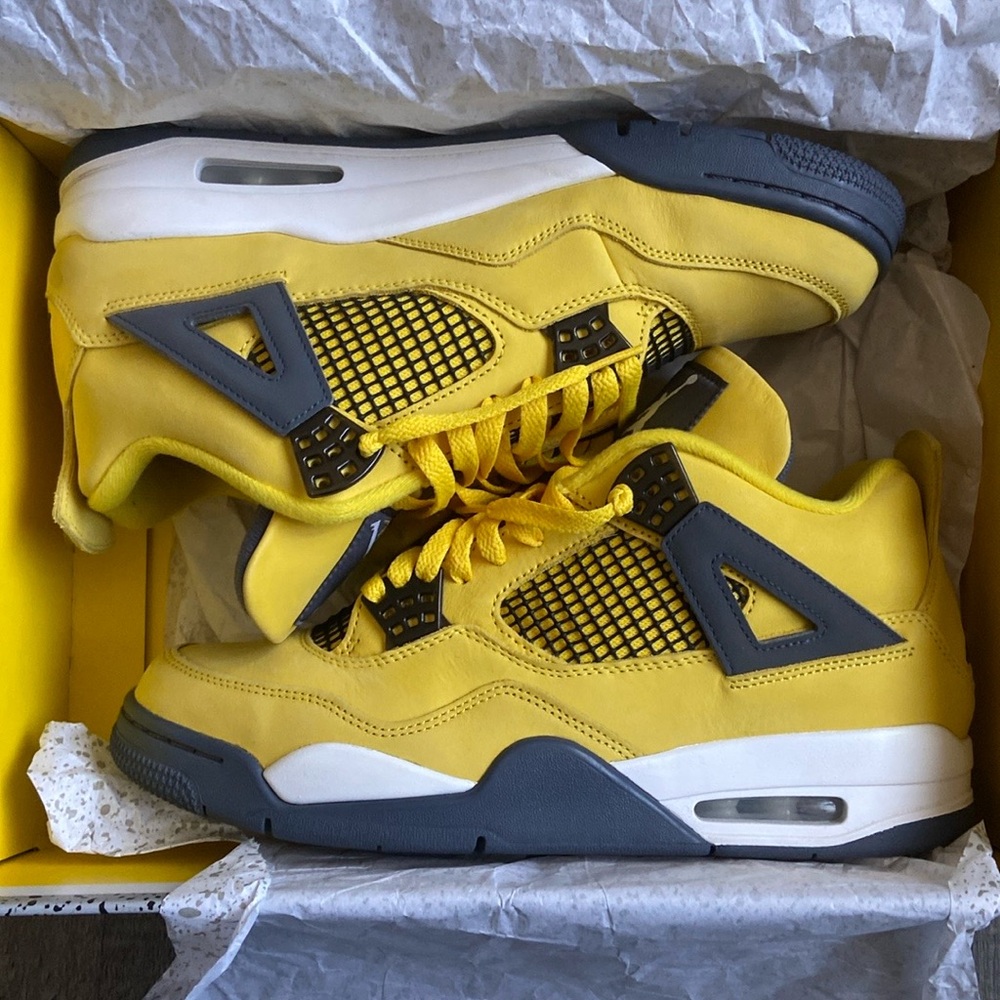 Air Jordan Retro 4 lightning